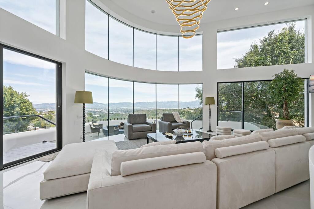 Luxury Yacht Mansion In Bel Air Villa