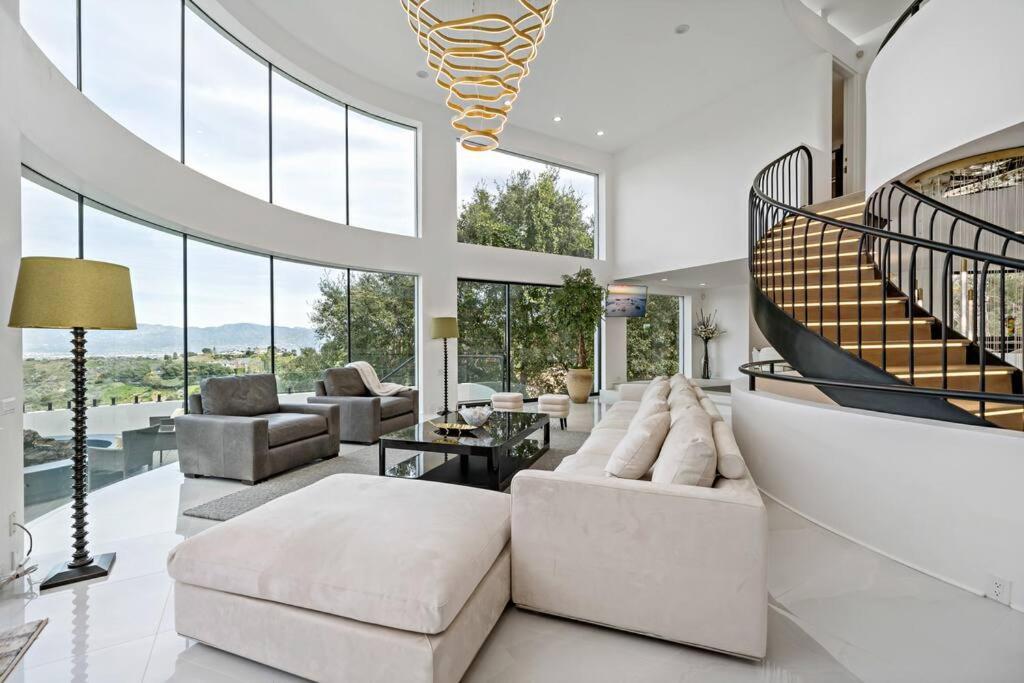 Luxury Yacht Mansion In Bel Air Villa *